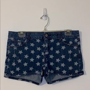 Arizona Jeans Star Print Low Rise Denim Shorts